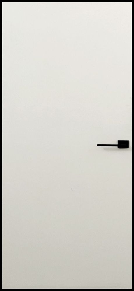 Межкомнатная дверь скрытого монтажа Инвизибл-4 (внутреннее открывание) Матовый черный Скрытые двери (Бипи Дорс)